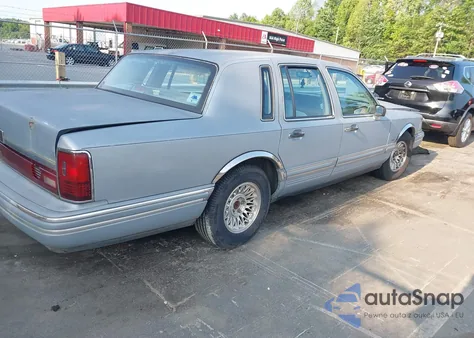 1993 Lincoln Town Car Executive z USA, uszkodzony, nr VIN 1LNLM81W8PY626163